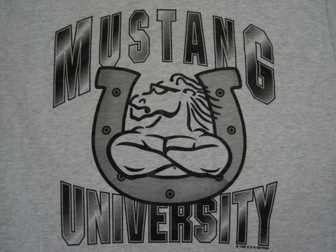 Mustang University - T-Shirt